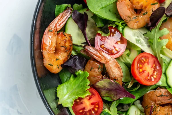 Verse Salade Kom Met Avocado Garnalen Kom Heerlijk Ontbijt Snack — Stockfoto