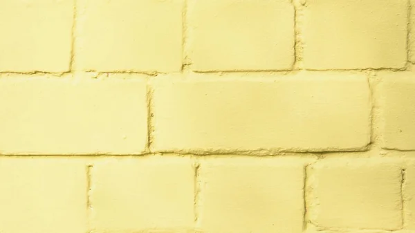 漂亮的砖墙漆成黄色 — 图库照片