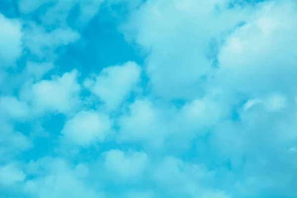 Прекрасне Повітряне Небо Соковитими Молодими Блакитними Хмарами — стокове фото