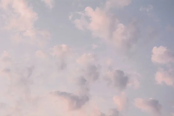 Прекрасне Повітряне Небо Соковитими Молодими Блакитними Хмарами Стокове Фото