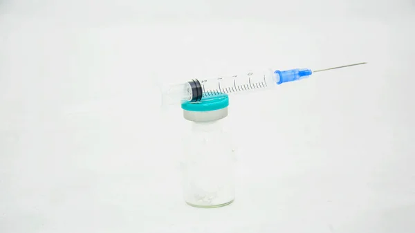 Vacuna Médica Contra Coronavirus Cerca Covid Vacunación Inyecciones Jeringas Máscaras — Foto de Stock