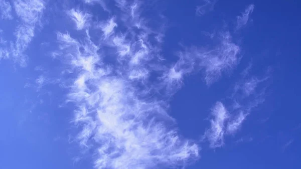 Bellissimo Cielo Blu Primaverile Tra Nuvole Tempesta — Foto Stock