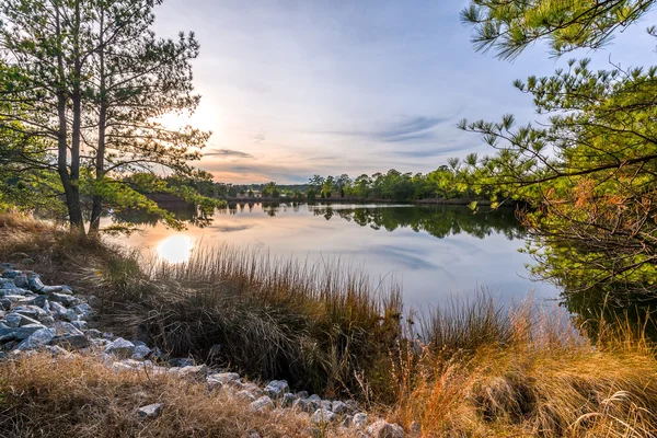 Göl kenarında HDR günbatımı — Stok fotoğraf