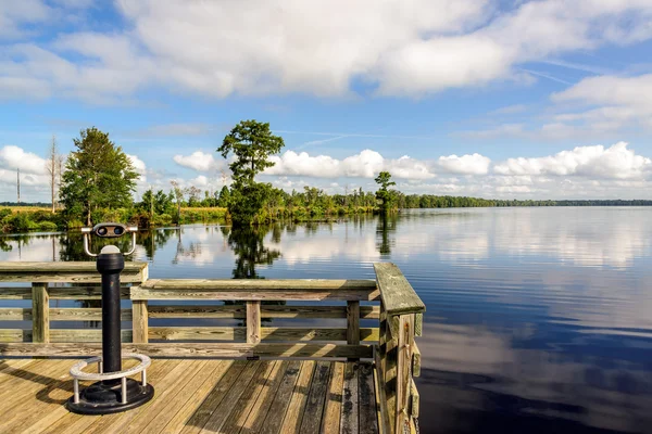 Observatie dek op Lake Drummond — Stockfoto