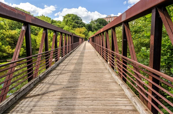 Gå bron över floden James i Richmond Va. — Stockfoto