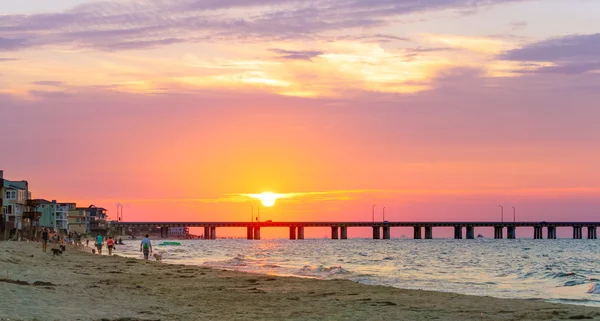 Zonsondergang op het strand — Stockfoto