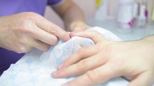 Proces mistrza manicure i pedicure zbliżenie — Wideo stockowe