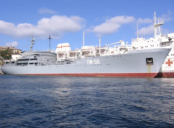 Rusia Novosibirsk 2010 Barcos Agua Muelle Remanso Con Transatlánticos Batalla —  Fotos de Stock