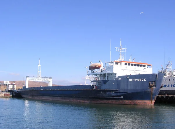 Россия Новосибирск 2010 Корабли Воде Захолустном Доке Океанскими Боевыми Лайнерами — стоковое фото