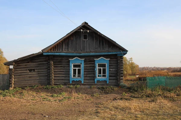 Altes Verlassenes Holzhaus Einem Ländlichen Unbewohnten Dorf — Stockfoto