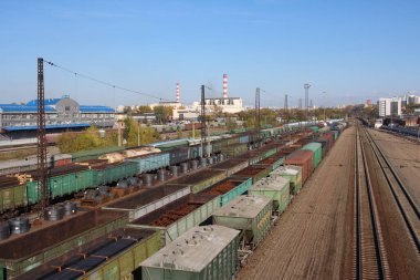 Rusya, Novosibirsk, 20.09.2020: vagonları raylı tren istasyonları yolcuların kargo taşımacılığı