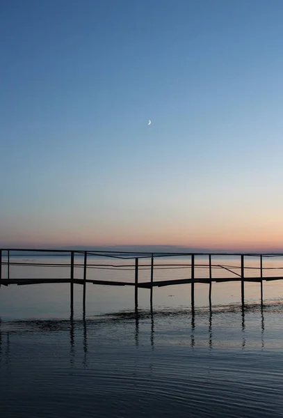 Zachód Słońca Nad Morzem Wieczorem Molo Malowniczy Krajobraz — Zdjęcie stockowe