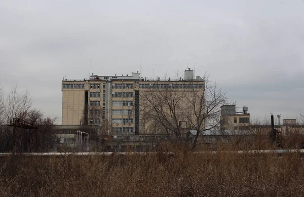 Fabrieksgebouw Fabrieksgebouw Met Hek — Stockfoto