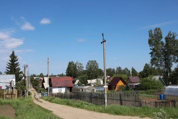 Россия Новосибирск 2019 Село Сельской Местности Сибири Летом Жители Прогуливаются — стоковое фото