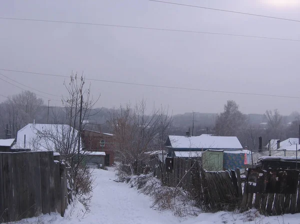 Winter Schnee Zäunen Dorf Vorbei Häusern Fahren — Stockfoto