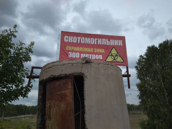 Rusya, Novosibirsk 03.09.2019: hayvan cesetleri için hayvan mezarlığı inşaatı viral tehlike içeriyor.