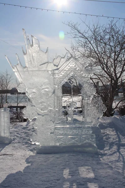 Escultura Gelo Parque Cidade Inverno Neve Transparente Aterro — Fotografia de Stock