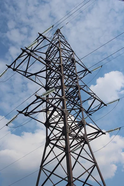 Elektrische Draad Toren Metalen Steun Met Hoogspanning Volt Lucht Achtergrond — Stockfoto