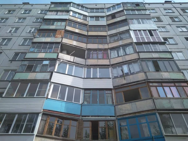 Maison Ghetto Multi Étages Avec Fenêtres Sur Architecture Des Balcons — Photo