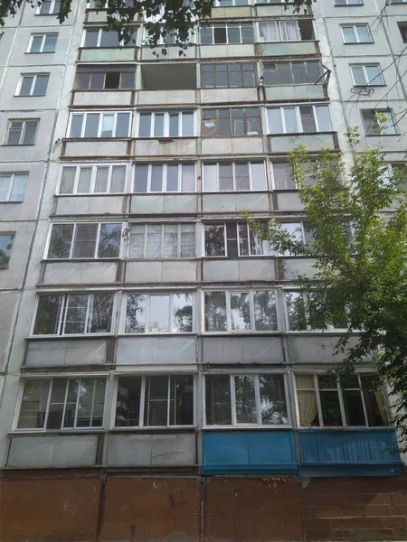 Casa Del Gueto Varios Pisos Con Ventanas Fachada Balcones Arquitectura —  Fotos de Stock