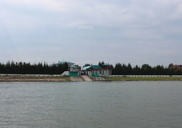 俄罗斯 Novosibirsk 2020年7月12日 夏季河堤上的码头和船坞 — 图库照片