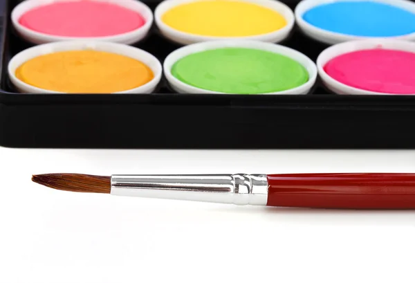 Farby o różnych kolorach i szczupły pędzla (brush) — Zdjęcie stockowe