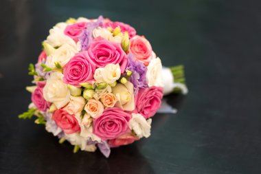 Düğün doymuş gelin siyah pembe gül buketi