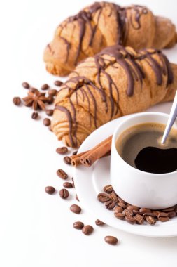 Tablo croissants ve kahve Kahvaltı