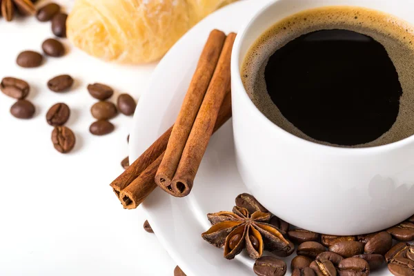 Tazza di caffè e cereali con spezie — Foto Stock