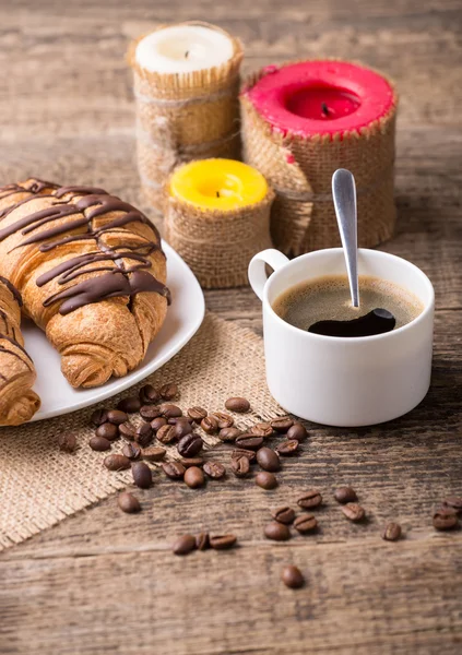 Breakfast with coffee and croissants on wooden table — Stock Photo, Image