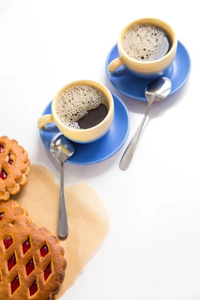 Горячий кофе и печенье утром. Мягкие винтажные цвета — стоковое фото