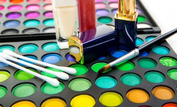 Verschillende decoratieve cosmetica — Stockfoto