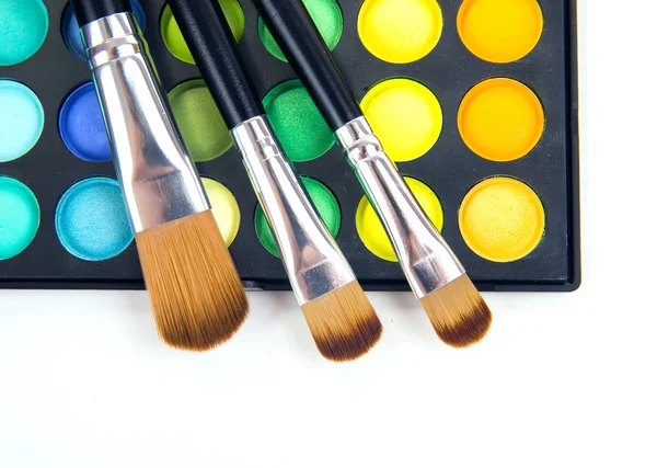 Make up borstels en make-up eye shadows — Stockfoto