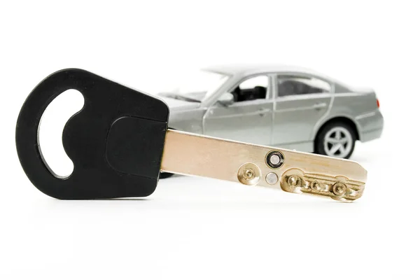 장난감 자동차와 흰색 배경에 고립 된 키 — 스톡 사진