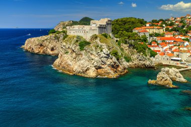 Dubrovnik eski şehir ile büyülü turkuaz koy, Hırvatistan, Europe