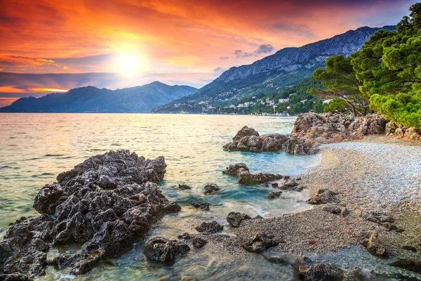 Romantic rocky beach with magical sunset,Brela,Dalmatia,Croatia,Europe — Stock Photo, Image