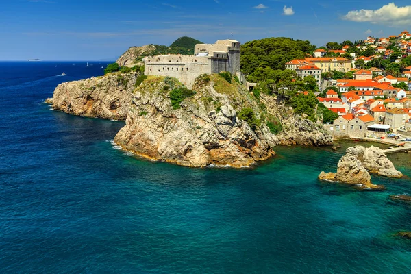 Ciudad vieja de Dubrovnik con bahía turquesa mágica, Croacia, Europa — Foto de Stock