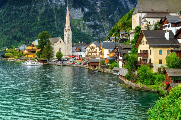 Maravilhosa vila histórica com lago alpino, Hallstatt, região de Salzkammergut, Áustria — Fotografia de Stock