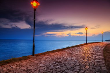 Muhteşem gün batımı Akdeniz, Rovinj, Hırvatistan, Avrupa ile romantik yer