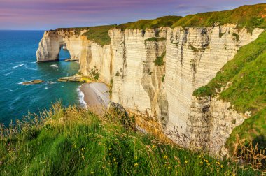 Muhteşem la Manneporte doğal taş kemer merak ediyorum, Etretat, Normandy, Fransa 