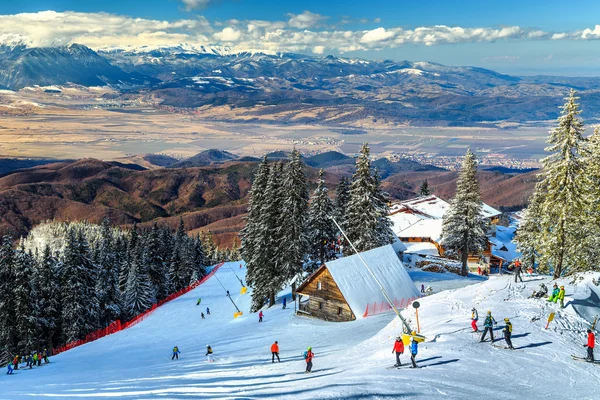Εκπληκτικό χιονοδρομικό θέρετρο στην Ευρώπη Καρπάθια, Ποϊάνα Μπρασόβ, Ρουμανία, — Φωτογραφία Αρχείου