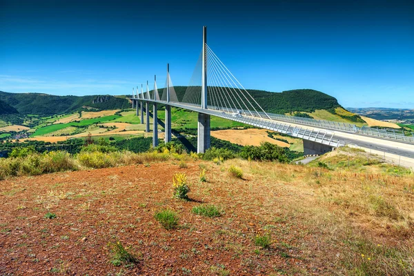 Spektakulära berömda viadukten i Millau, regionen Aveyron, Frankrike, Europa — Stockfoto