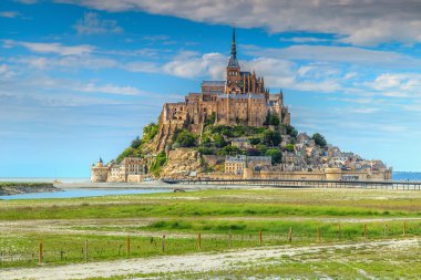 Ünlü historc Mont Saint Michel gelgit Adası Normandy, Fransa için