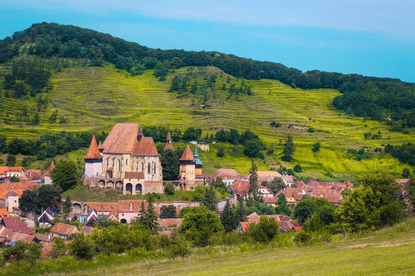 Popular Localização Turística Transilvânia Vila Saxões Com Famosa Igreja Fortificada — Fotografia de Stock