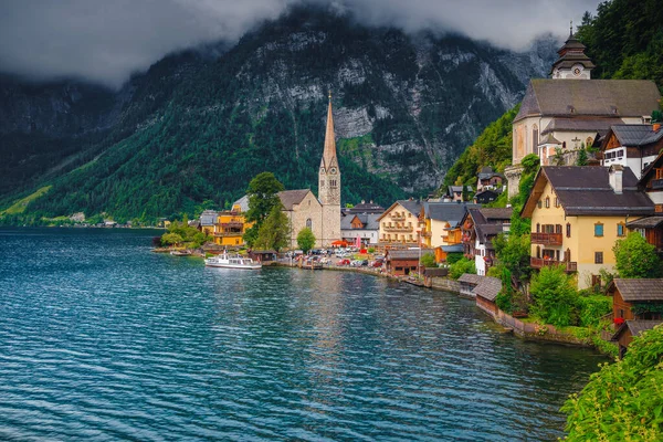 Linda Aldeia Fabulosa Com Casas Espetaculares Edifícios Margem Lago Hallstatt — Fotografia de Stock