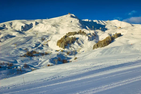 Prachtig Winterlandschap Met Populair Skigebied Morgens Lege Skipistes Spectaculaire Landschappen — Stockfoto
