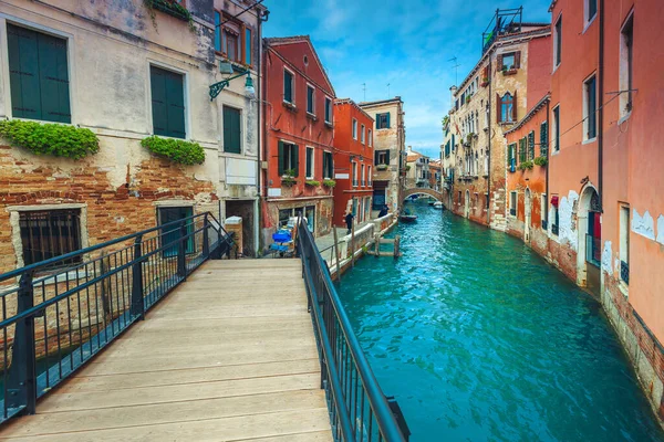 Narrow Water Canal Bridges Colorful Old Buildings Great Travel Touristic — Foto de Stock