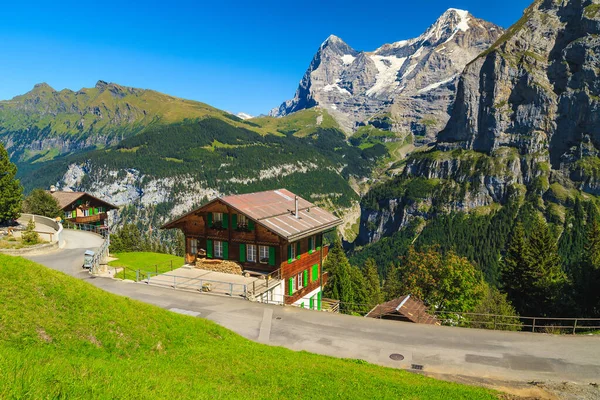 Famous Mountain Resort Old Wooden Houses High Mountains Background Murren — ストック写真