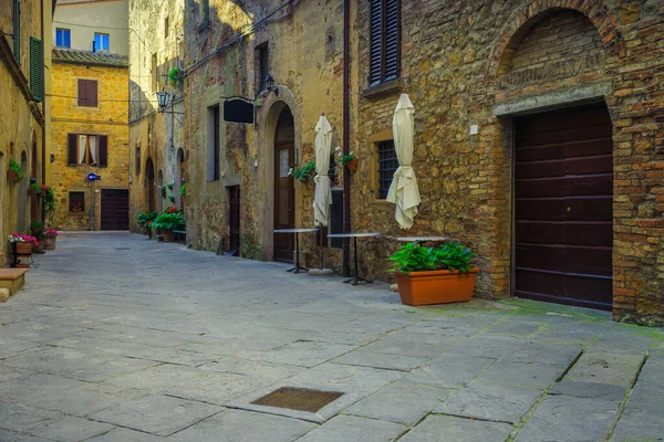 Majestueus Toscaans Uitzicht Straat Leuke Oude Bakstenen Huizen Geplaveide Straat — Stockfoto