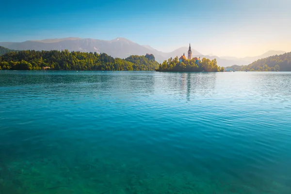 Magische Reis Recreatieplaats Prachtig Meer Bled Met Schattige Bedevaartskerk Klein — Stockfoto